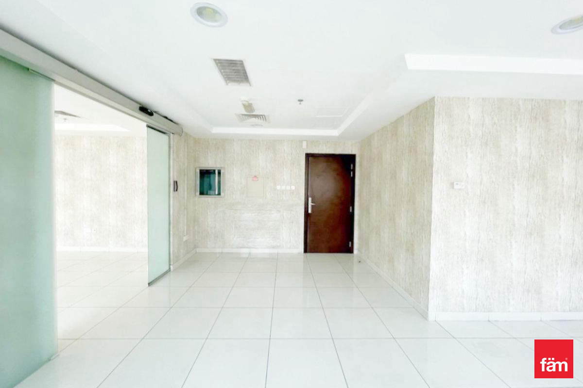Fitted And Partitioned | Chiller Free | 2 Parkings
