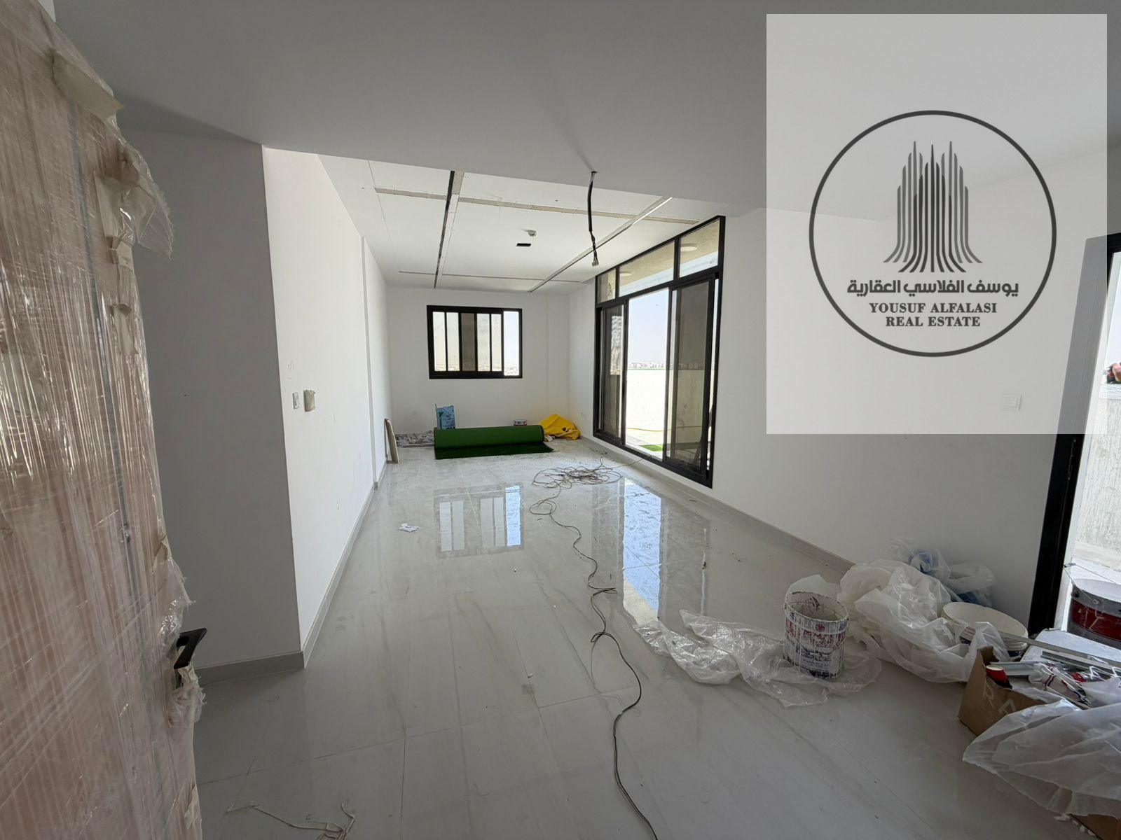 First Tenant Penthouse 3 Master Bedrooms with Roof, Living Room & Large Kitchen