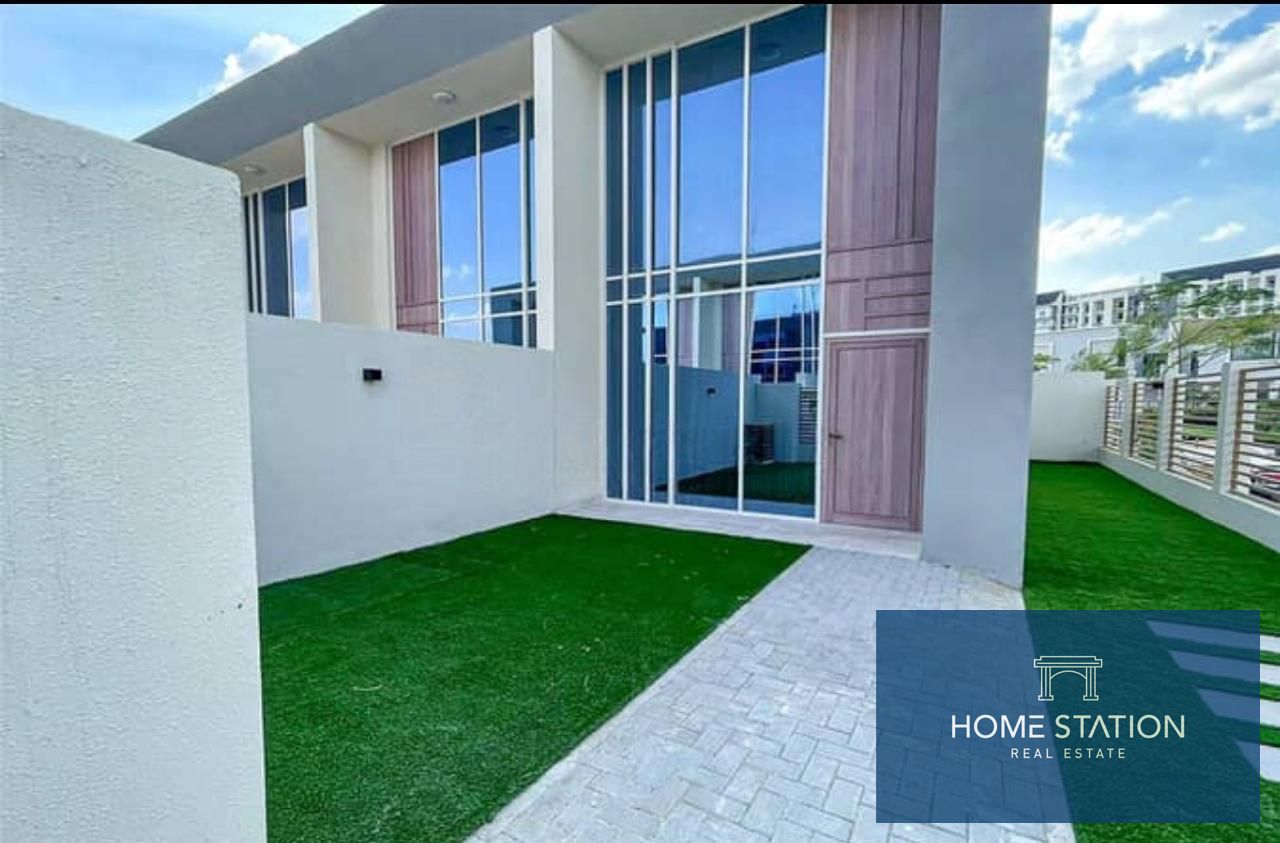 SPACIOUS CORNER UNIT | LANDSCAPED | CONVENIENT ACCESS | READY TO MOVE
