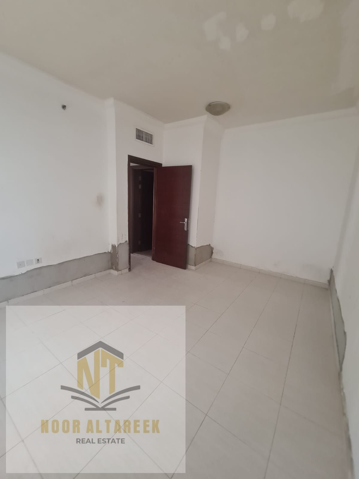 Annual Apartment for Rent – Al Majaz 1 A spacious and well-appointed apartment is available for annual rent in Al Majaz 1, a vibrant location close to