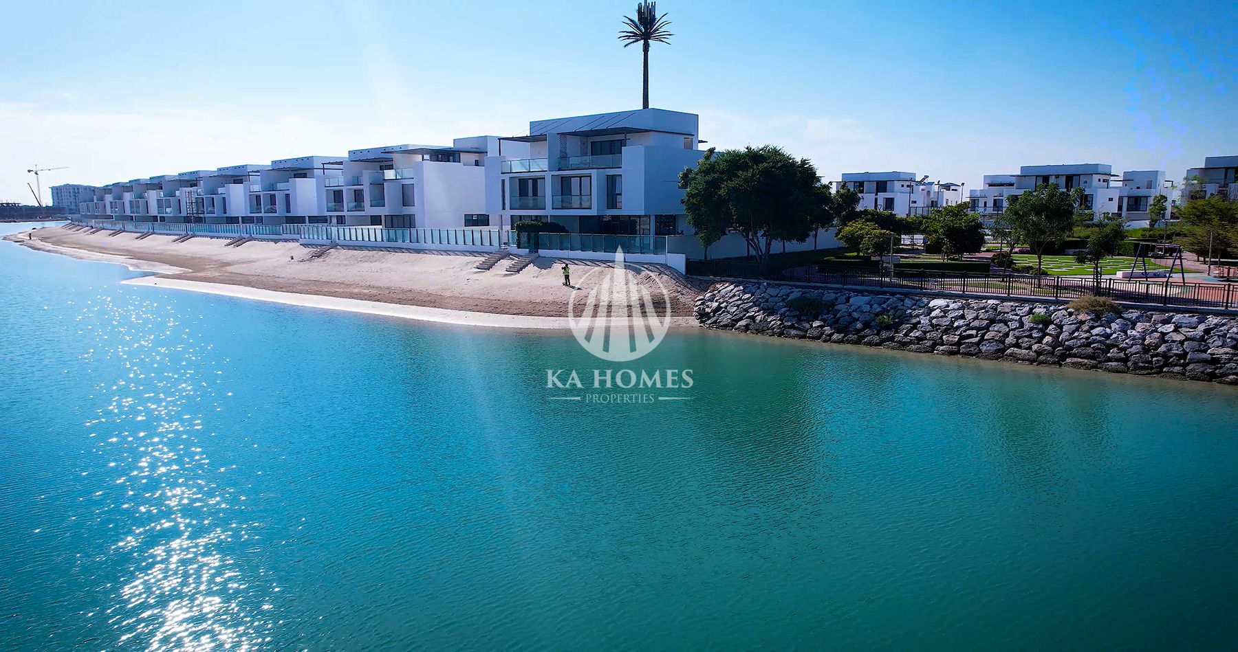 Looking to invest? Ready-to-move-in villa - installments available - registration fee discount - furnished - freehold - beachfront compound