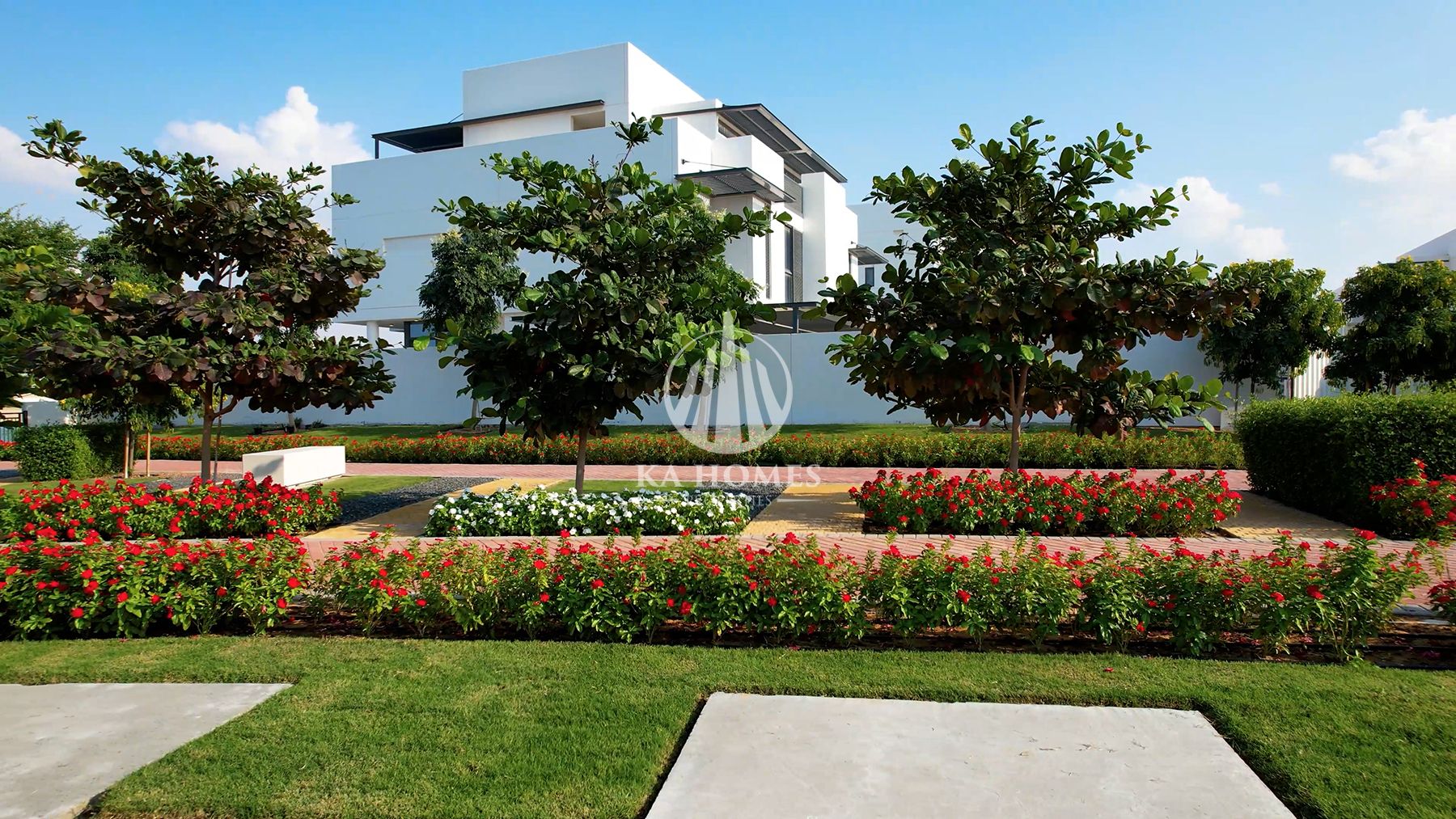 Looking to invest? Ready-to-move-in villa - installments available - registration fee discount - furnished - freehold - beachfront compound