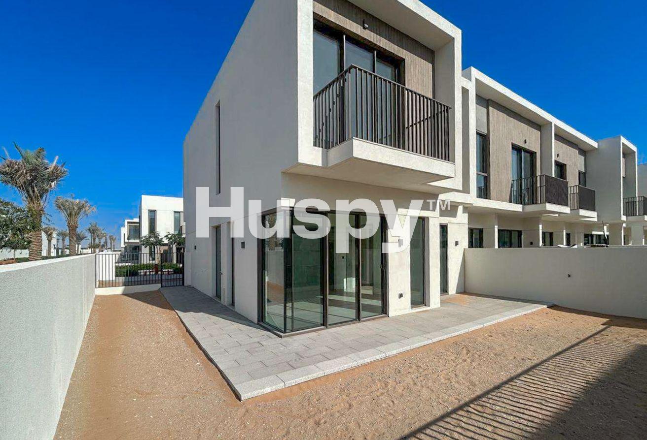 Unfurnished | Near Amenities | Corner Plot