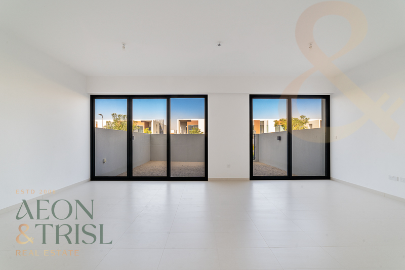 Single Row l Corner Unit l Spacious Villa