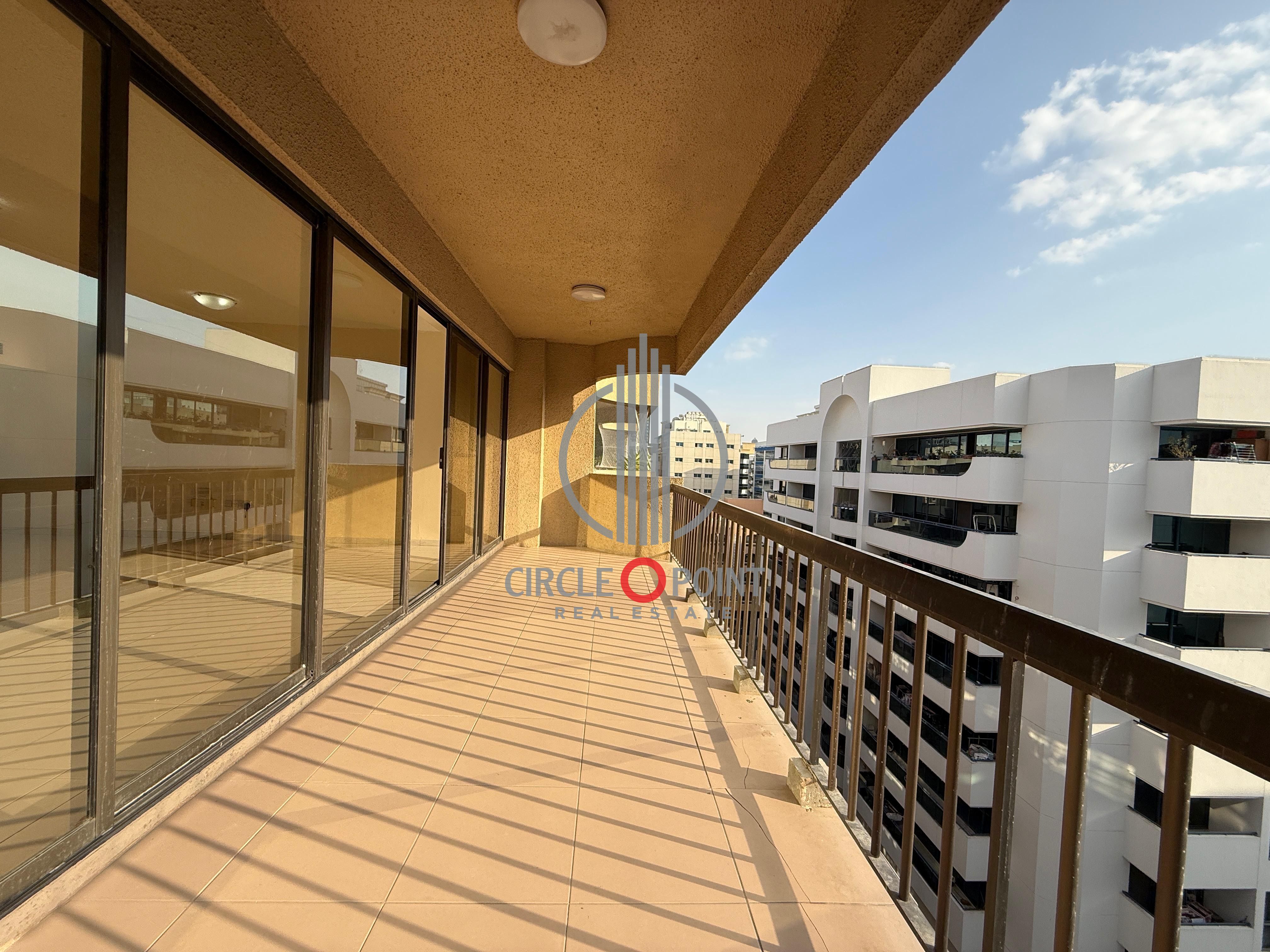 Huge Size ||• Water Free ||• Modern Style 3BHK// Close To Metro & All Amenities