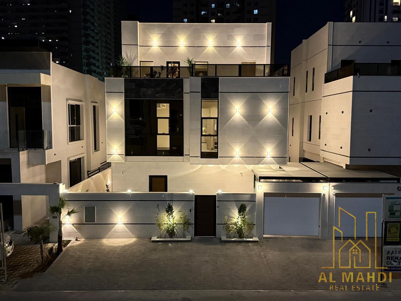 Includes air conditioning, electricity, water, and kitchen appliances. Own your dream villa on the main street. A luxurious villa in Al-Amirah.