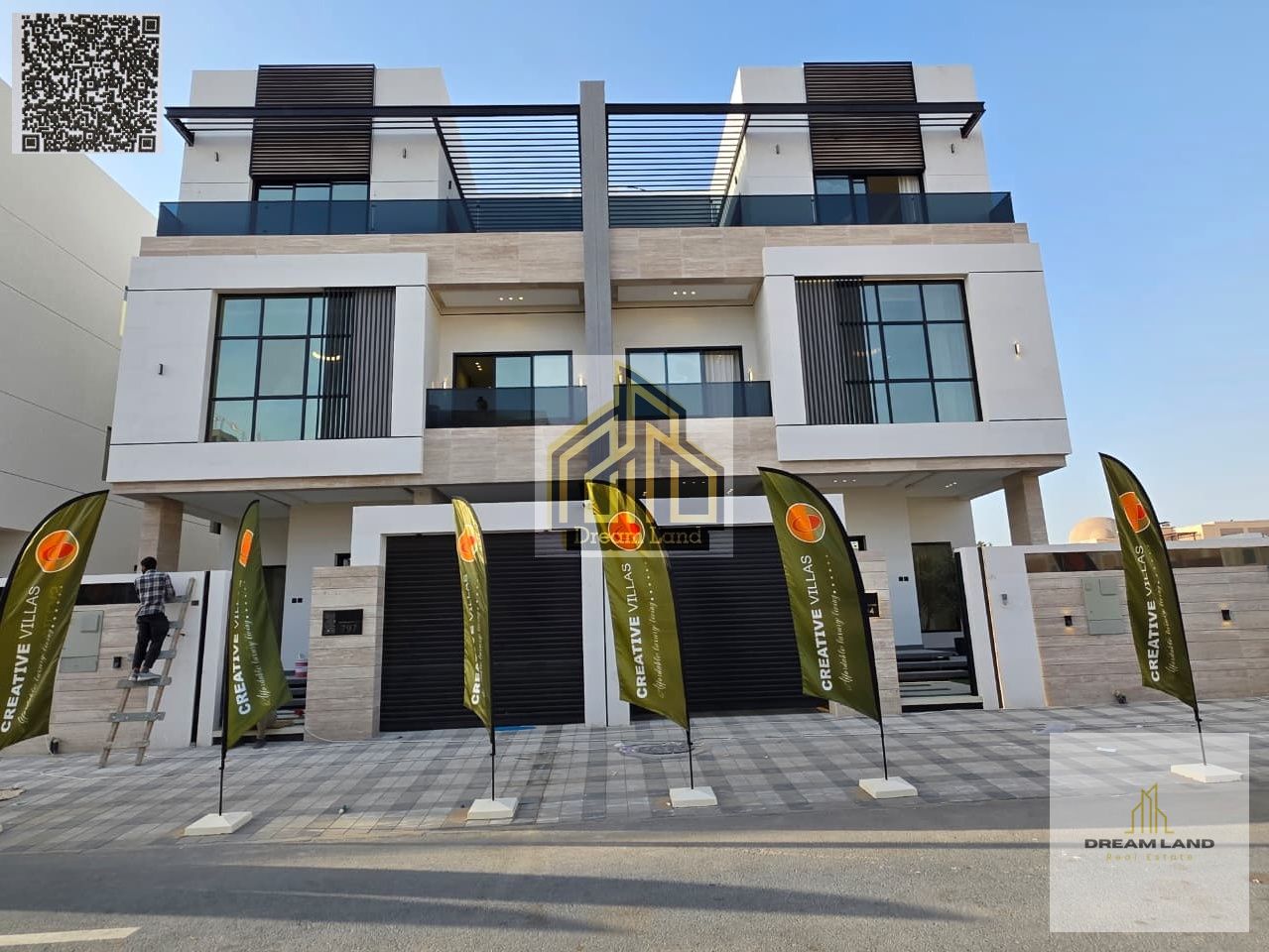 Luxury villa directly opposite the mosque in one of Ajman's most prestigious areas – with elevator, 5 master bedrooms, two floors and a roof terrace,