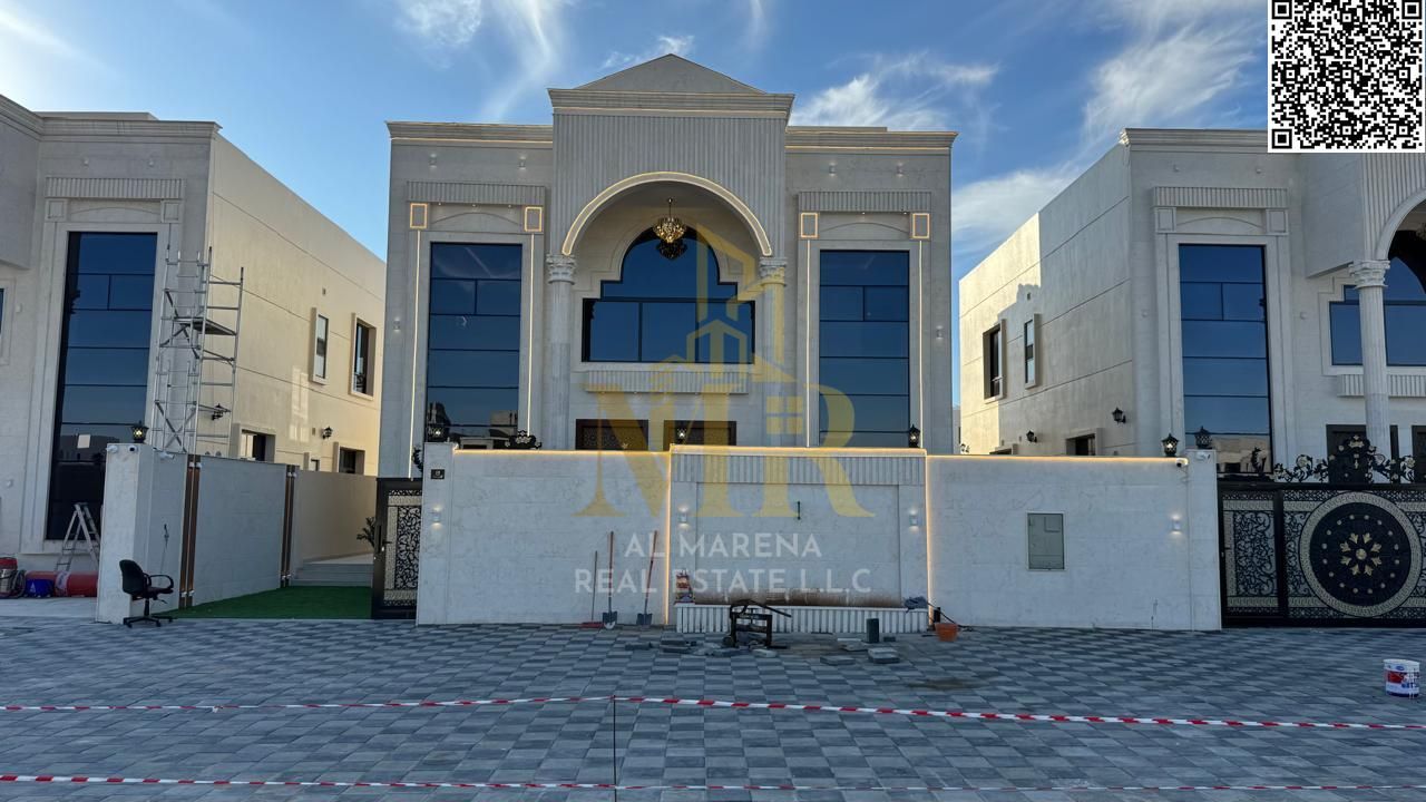 Luxury Villa in Al Hiliu 2 | Two Floors + Roof | 5 Master Bedrooms | Majlis & Two Halls | 4300 Sqft | Fees Included