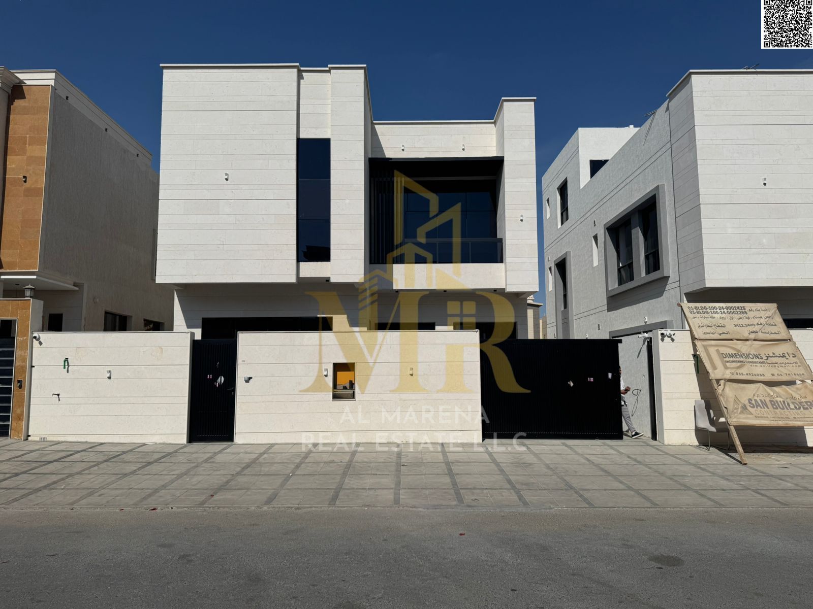 Enjoy luxury and pleasure. A villa with a ground floor, first floor, and roof, ready to live in, with a 10-meter external setback, for sale. Freehold