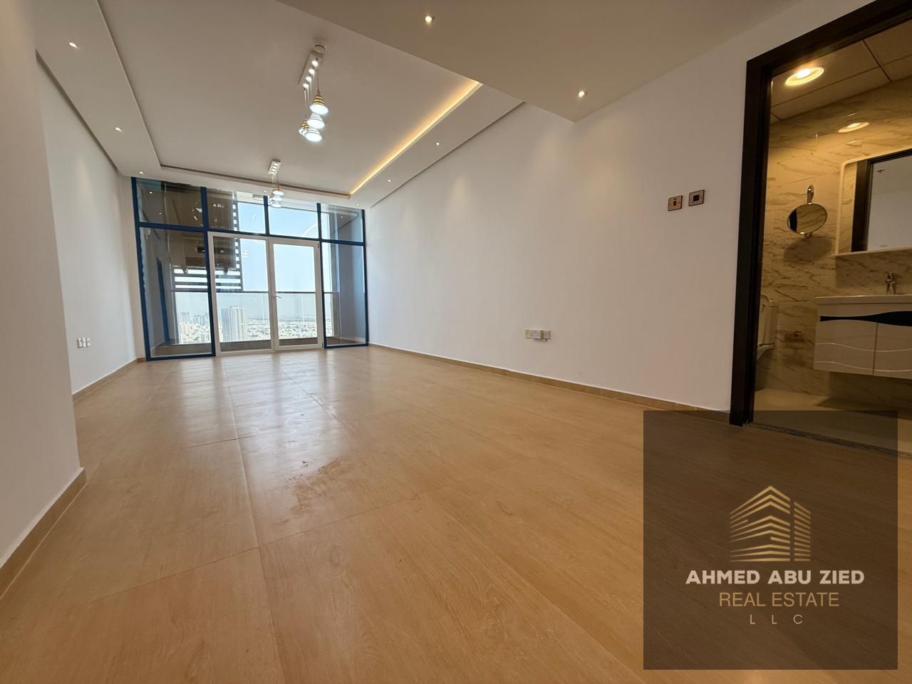 Luxury 1-bedroom apartment in Al Nuaimiya 3 with central A/C, elegant finishing, and easy Sharjah/Dubai access. Rent AED 45,000 in 4 payments.