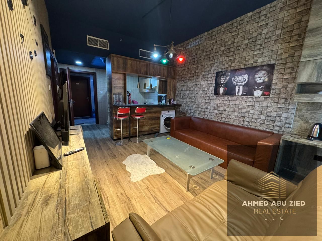 Elegant furnished 1BR + living room with free parking. Very clean furniture, modern high-end finishes, balcony with open view, prime location close to