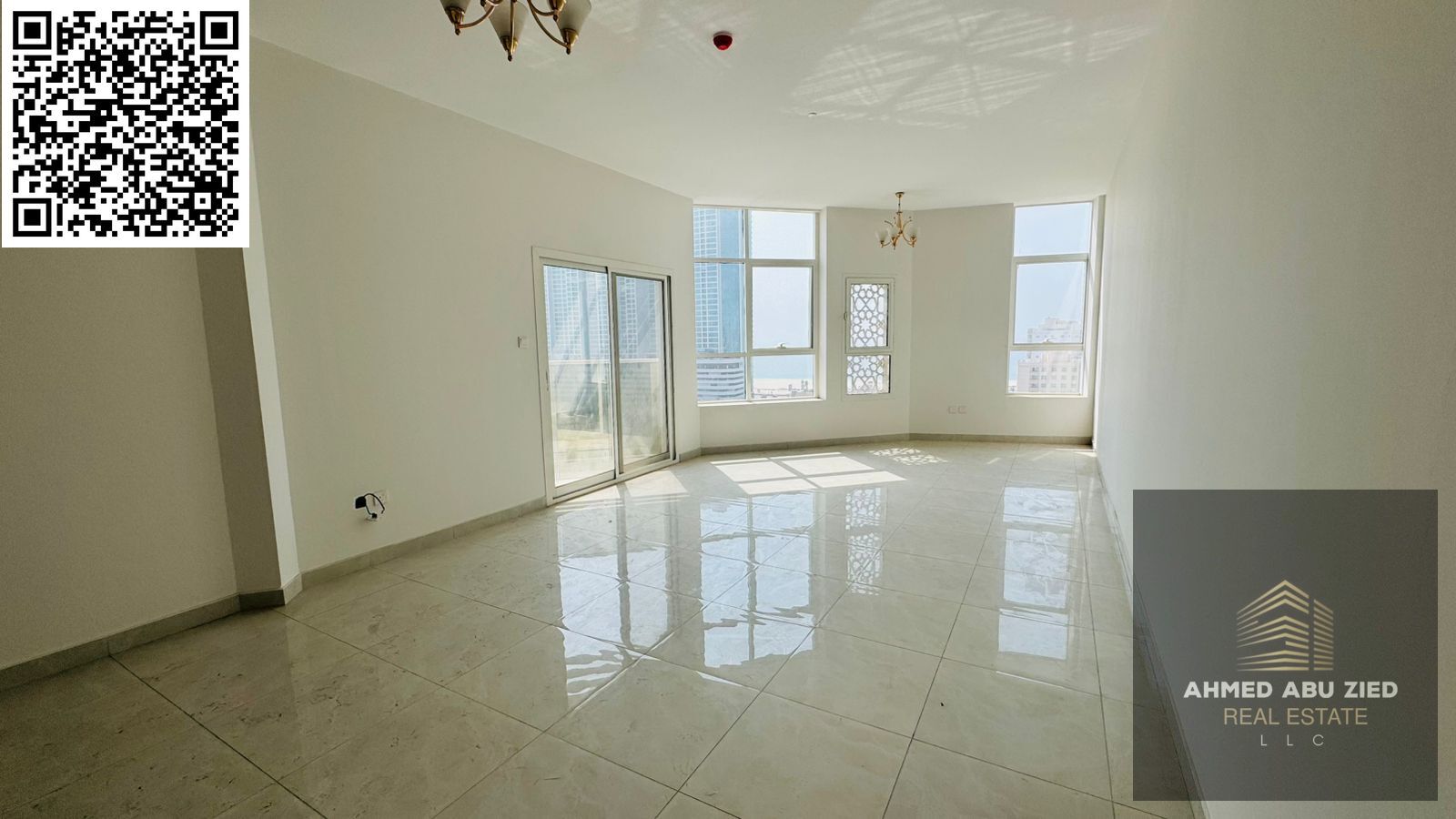Two master bedrooms, a hall, the first inhabitant, with 3 bathrooms, central air conditioning, and a balcony with a sea view, with wonderful super del
