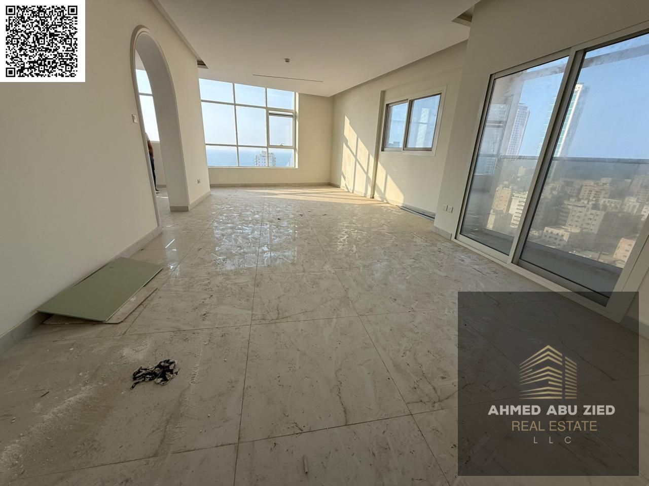 Free parking | Luxury and spacious 3 bedrooms and living room | 4 bathrooms | 2 balconies with sea views | Laundry room | Super deluxe finishing | Pri