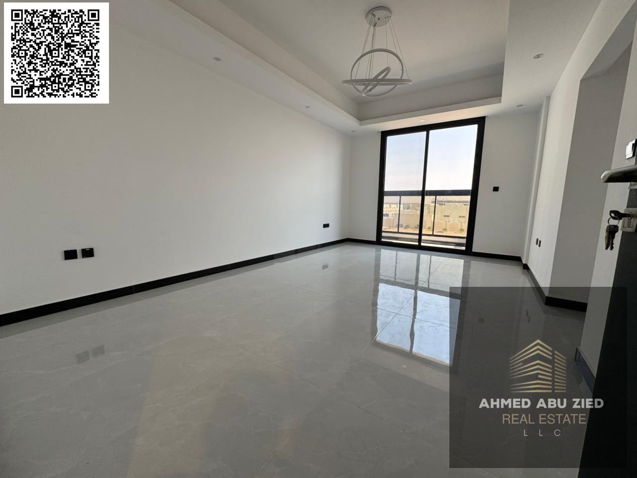 Luxurious master bedroom and living room | First occupancy | 3 bathrooms | Balcony | Central air conditioning | Super deluxe finishing | Prime locatio