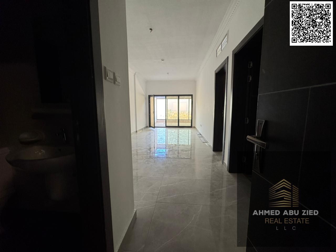 Elegant 1BR in Rashidiya 1 Ajman with large roof, master room with wardrobes, 2 baths, plus gym, pool, aqua park and free parking.