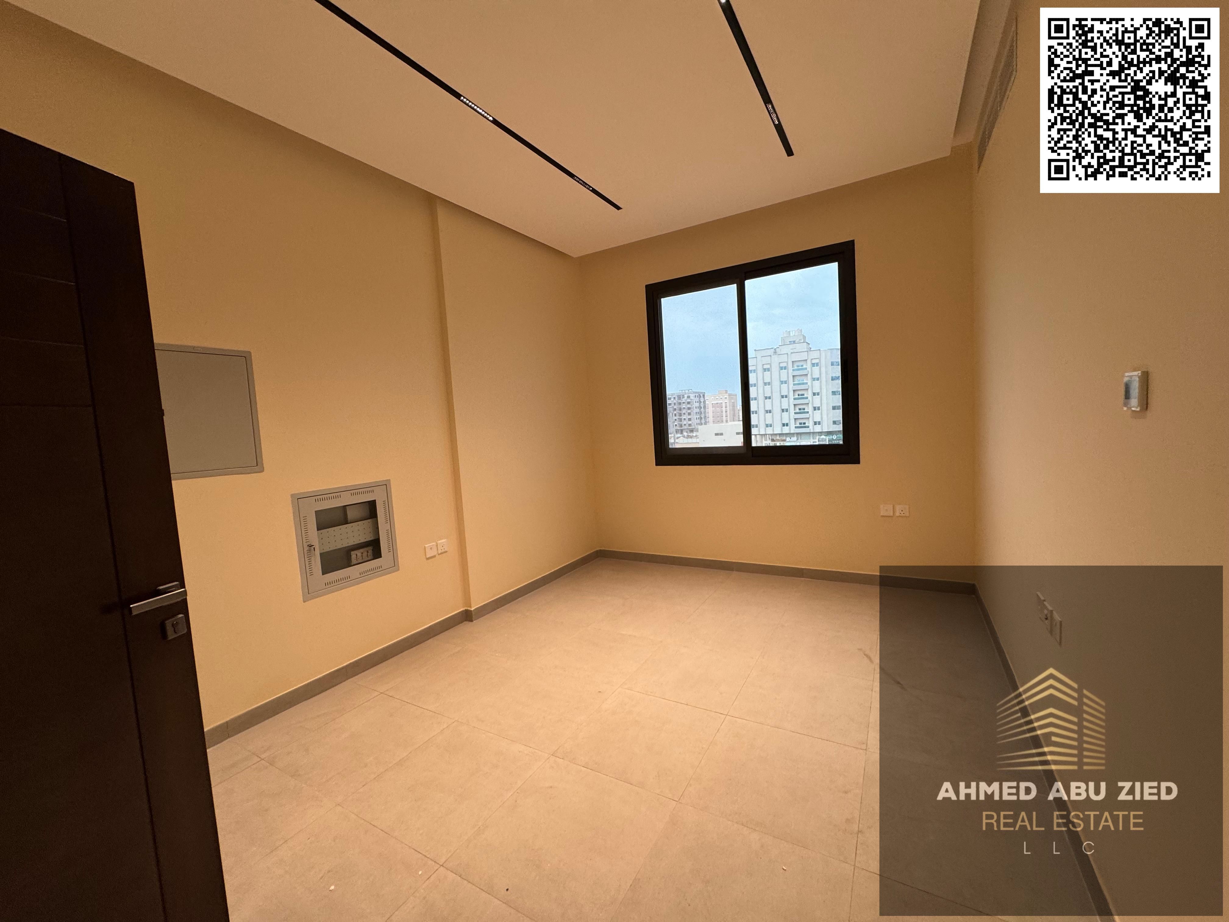 Elegant 2BR + living room, first tenant in Al Jurf 3. Built-in wardrobes, balcony, modern finishes. AED 43,000, cheque deposit, 1 month free