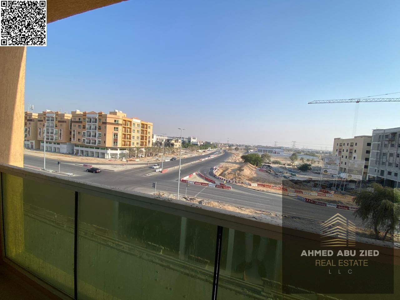 Second tenant of the best 3 rooms and a hall with 3 bathrooms and wall closets, central air conditioning, in a vital location close to all services