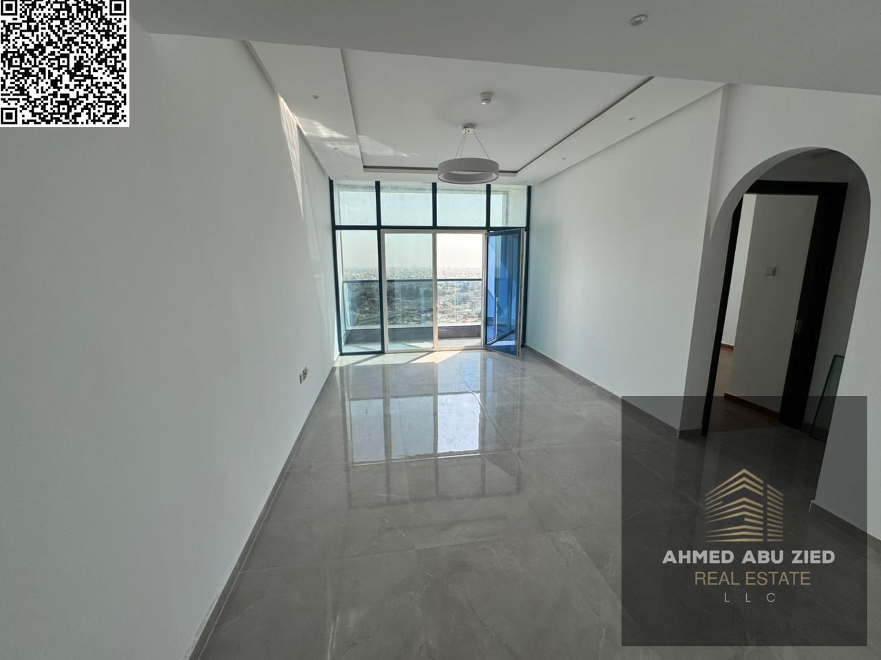 The most luxurious and elegant room and hall - free parking - 2 bathrooms - fully equipped modern kitchen - balcony with a side sea view - central air