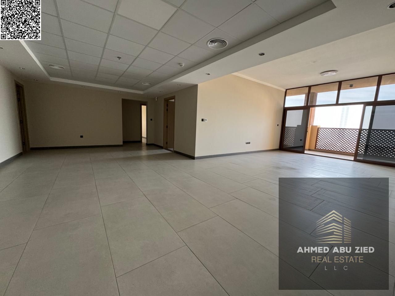 Beautiful and spacious three-bedroom apartment for rent - with sea views - free parking - one month free - free gas - four bathrooms - maid's room - l