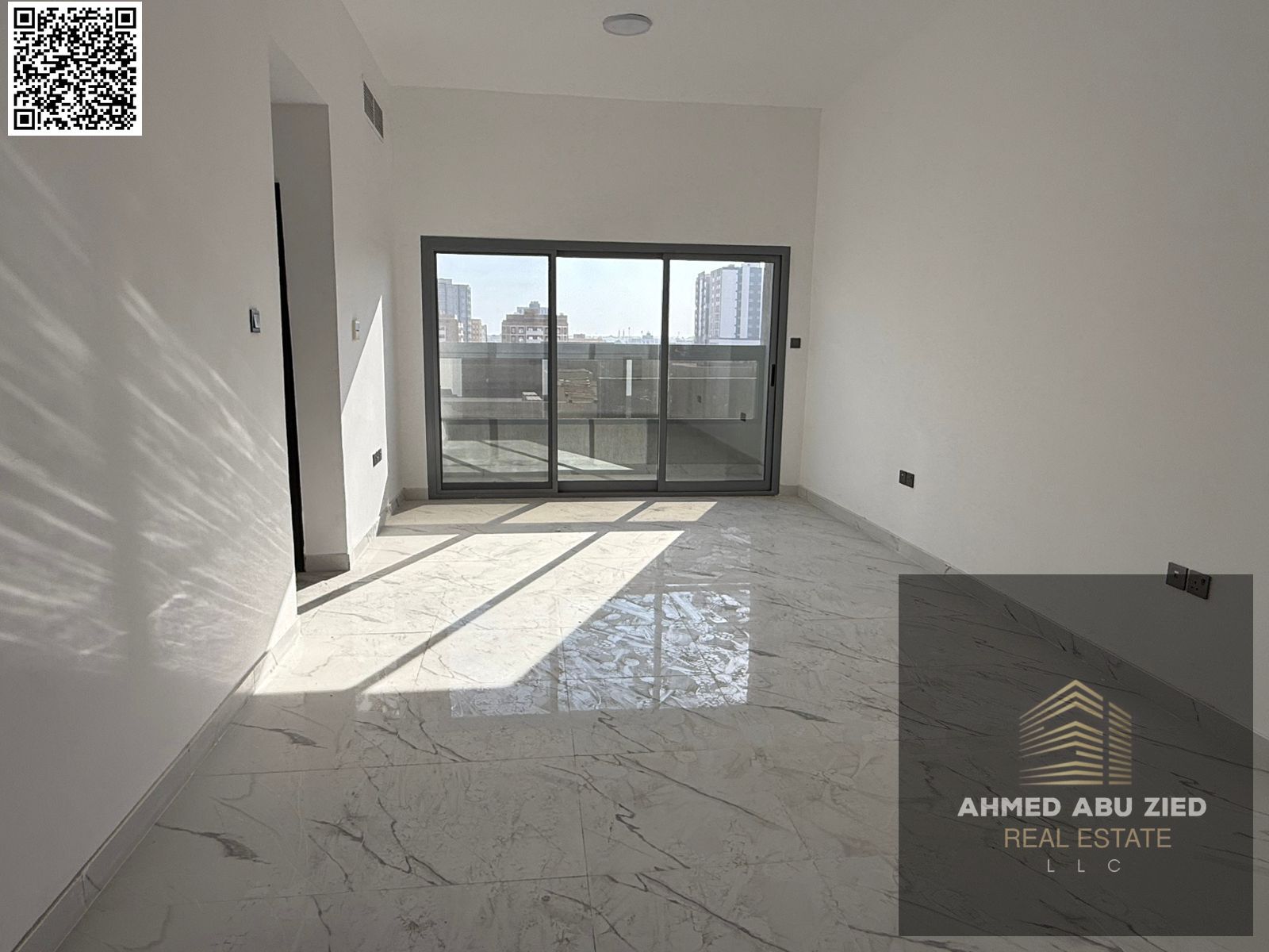 One bedroom and living room, first occupancy, for annual rent. Largest apartment in Ajman – Al Jurf 3 area. Two bathrooms, balcony, built-in wardrobes