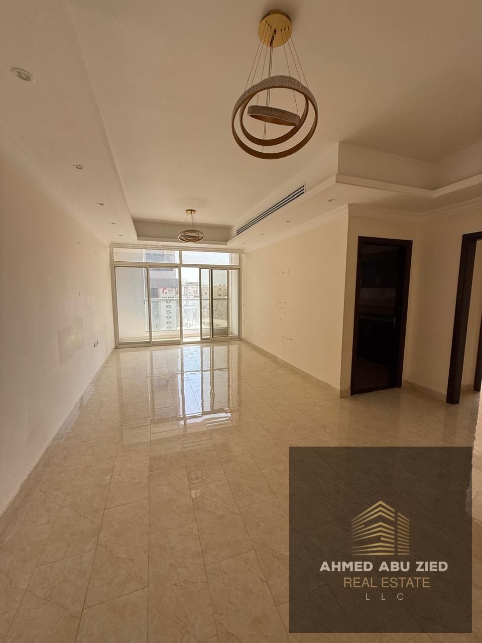 First occupancy | Top-quality three-bedroom apartment | Living room | Three bathrooms | Deluxe finishing | Balcony | Open-plan living room