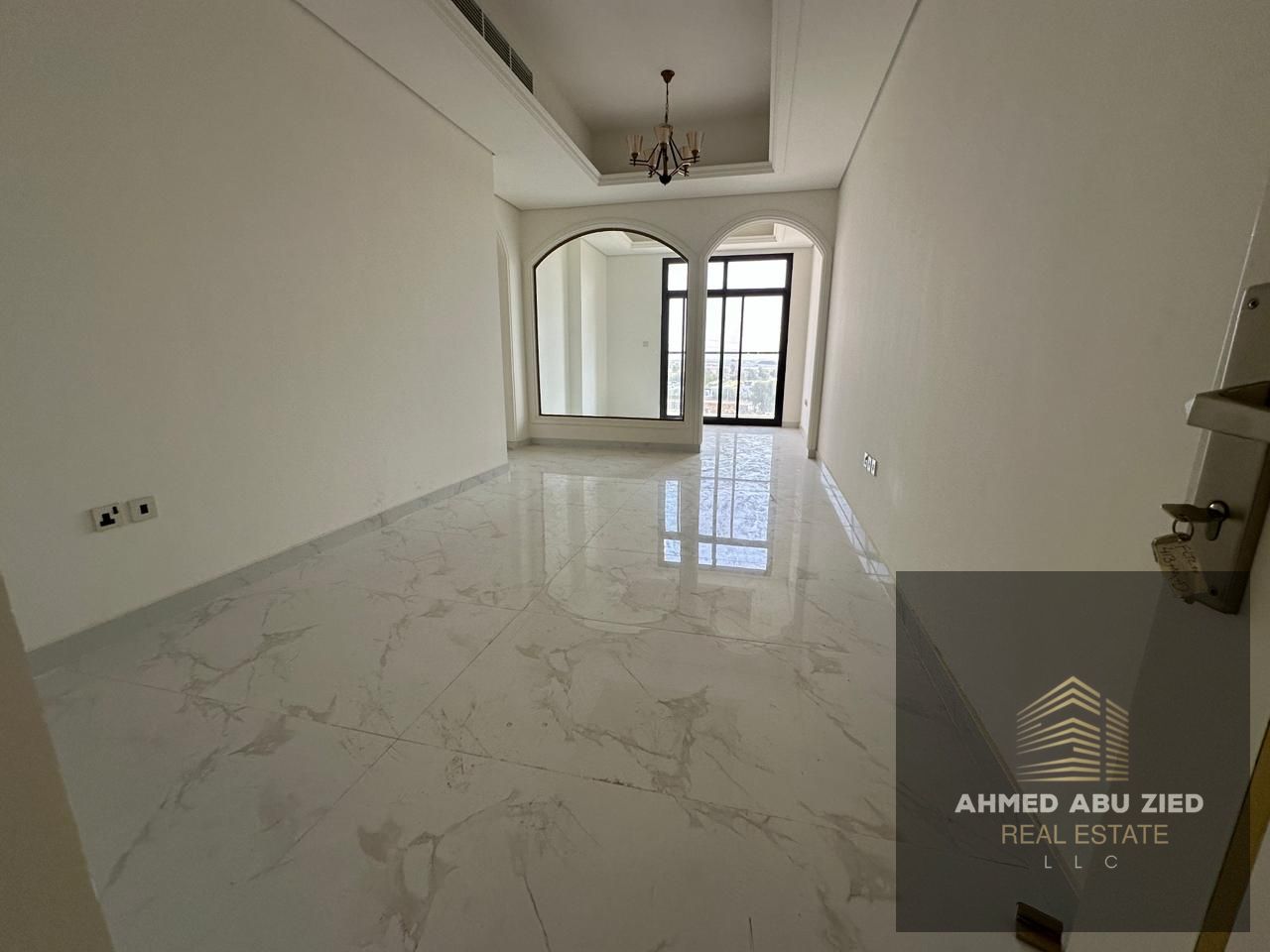 Three bedrooms and a living room | Three bathrooms | Built-in wardrobes | Open-plan living area | Balcony | Equipped kitchen | Deluxe finishes | Spac