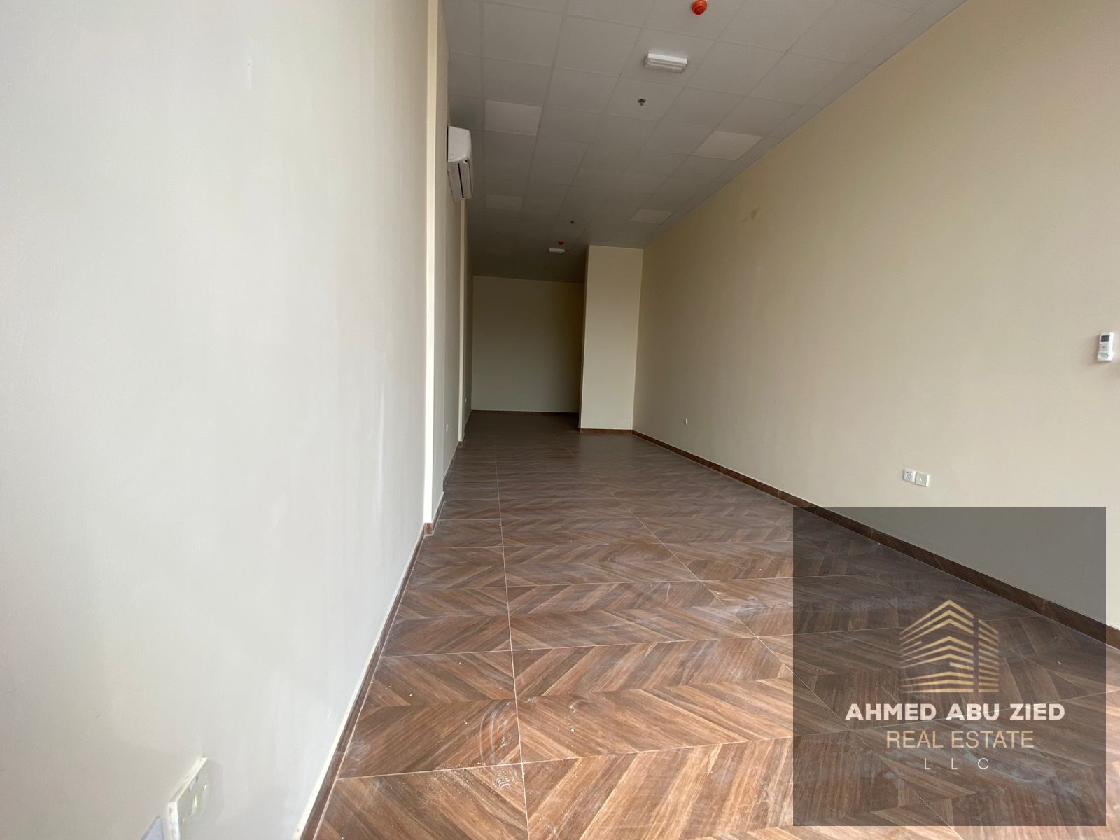Shop for annual rent in Al Rawda 2, Ajman – near Sheikh Ammar Street, with an area of 1100 sq. ft. , suitable for all commercial activities, priced at
