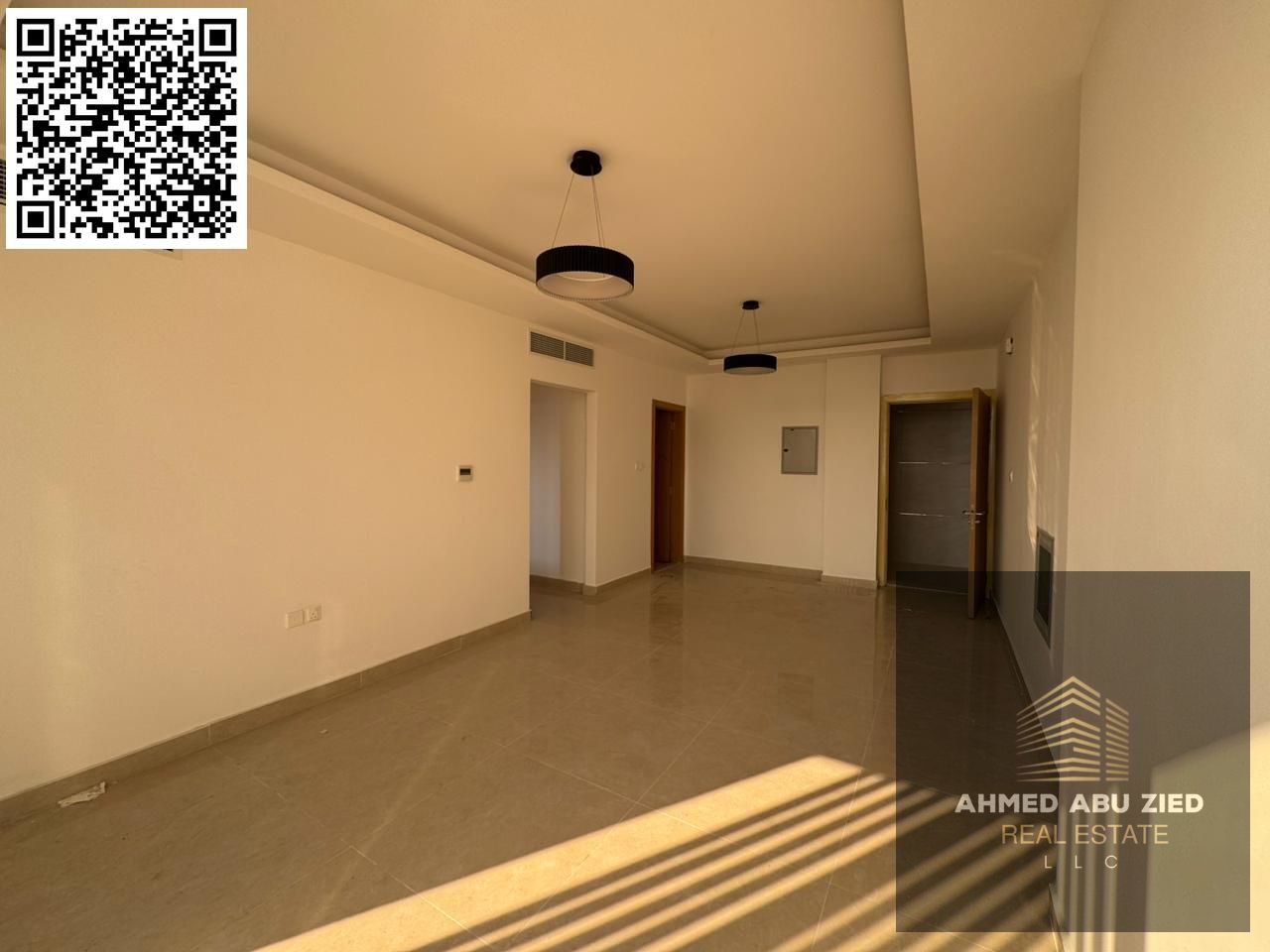 First occupancy! The most luxurious, largest, and most beautiful two-bedroom apartment with a living room and three bathrooms. High-end finishes, cent