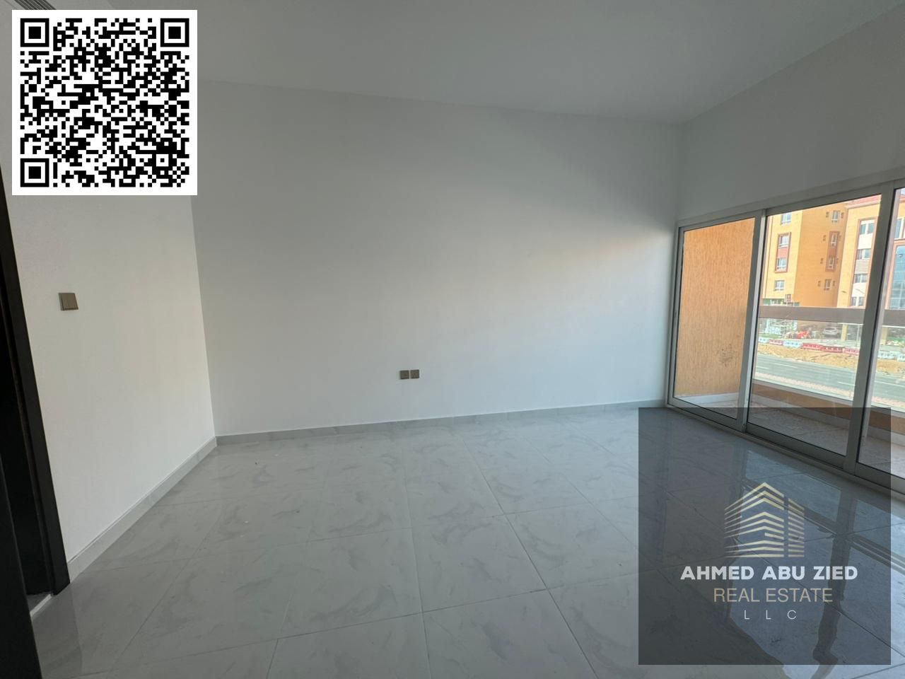 Two-bedroom apartment with a living room, first occupancy in Al Muwaihat 3, 3 master bedrooms, bathroom, balcony, hotel finishing, spacious areas, vit