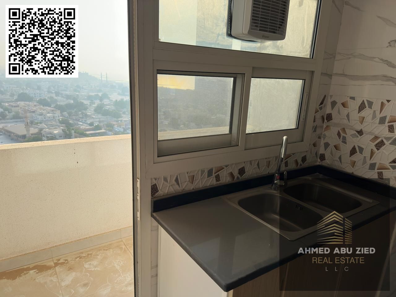 First occupancy, free parking, two bedrooms and a living room with three bathrooms and two balconies, semi-sea view, central air conditioning, very pr