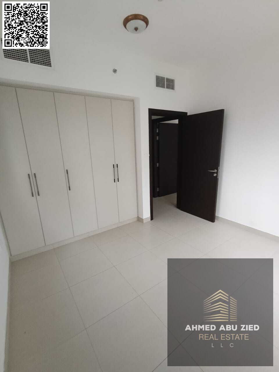 Free parking | Built-in wardrobes | Central air conditioning | 2 bathrooms | Excellent finishes | 2 bedrooms and a living room | Prime location near a