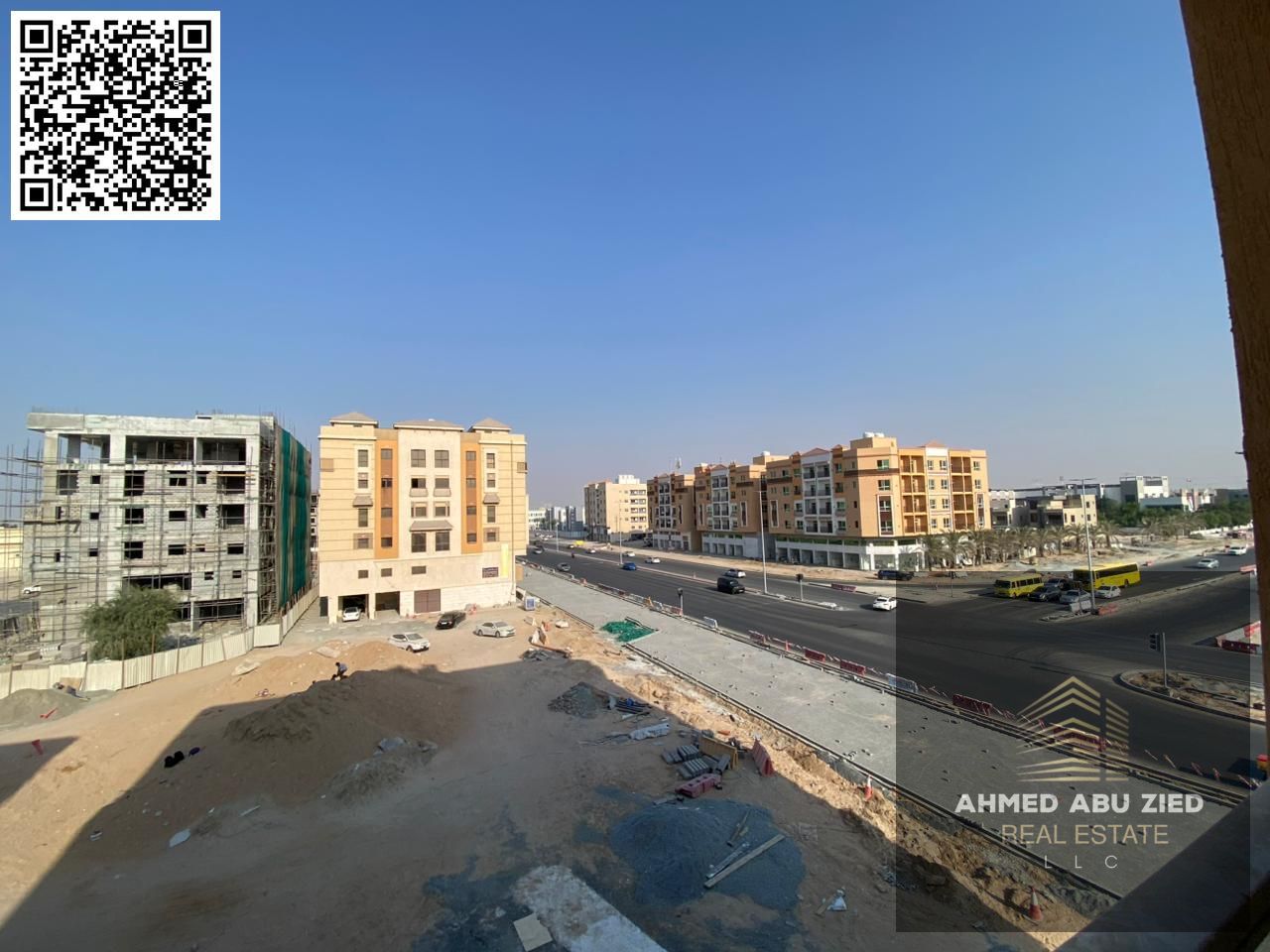 First occupancy, beautiful two-bedroom apartment with a living room, two bathrooms, central air conditioning, a balcony with an open view, and built-i