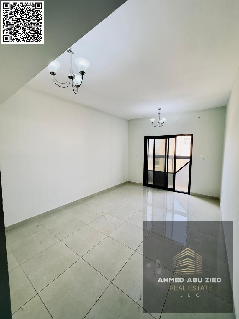 Beautiful and clean one-bedroom apartment with a living room and one bathroom. Excellent space, balcony with an open view, central air conditioning, e