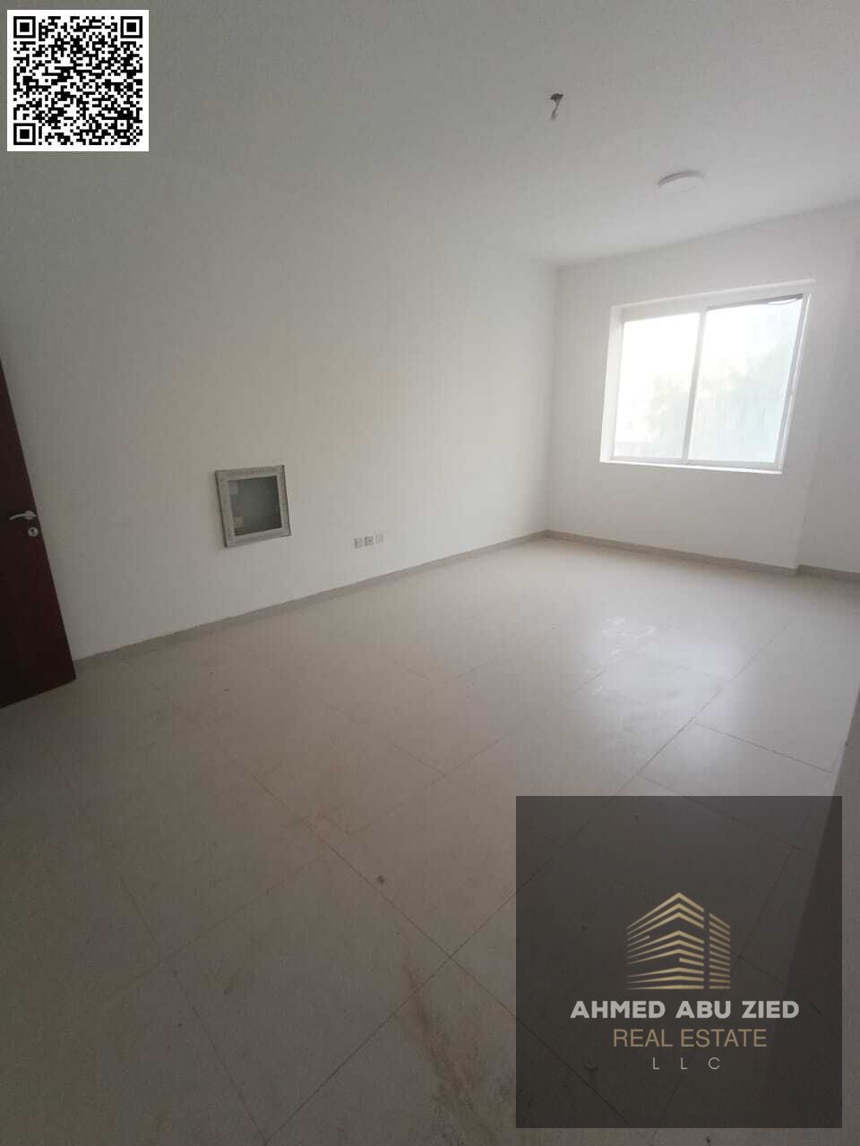 First occupancy, central air conditioning, modern finishes, one bedroom and living room with bathroom, balcony with open view, very prime location nea