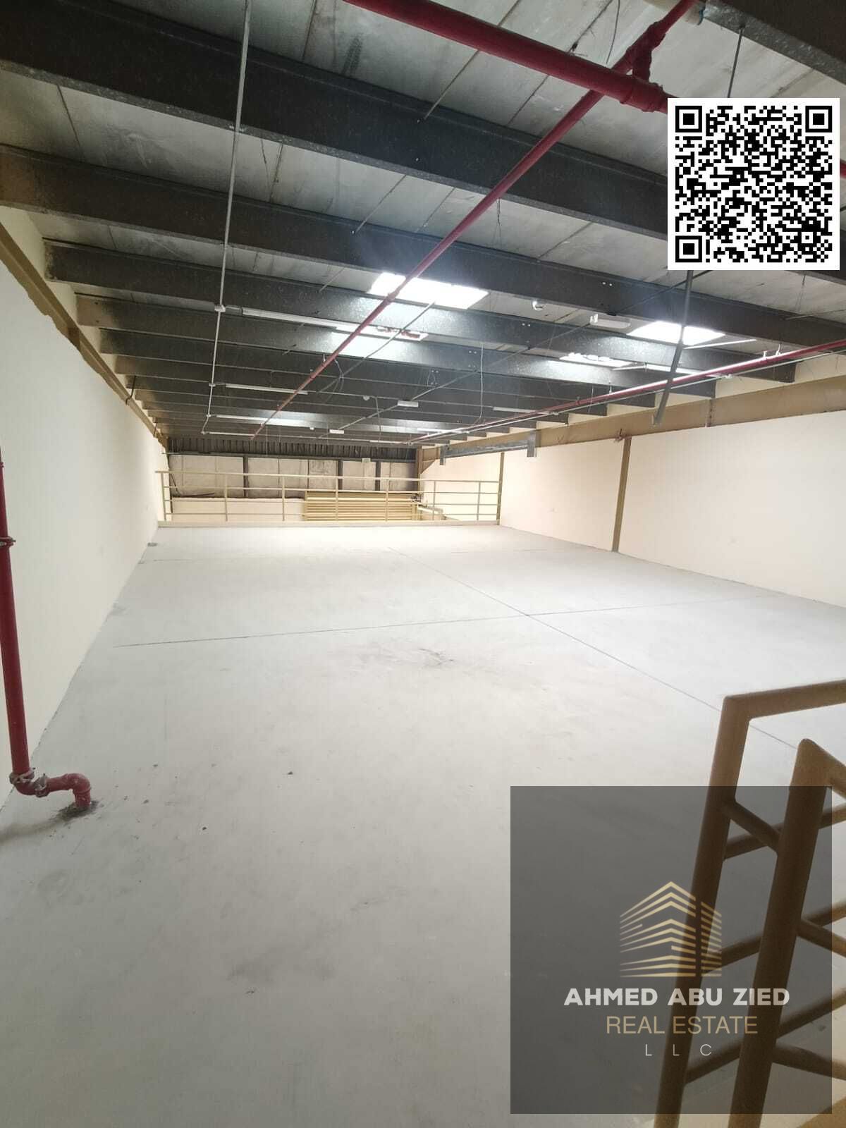 Available for annual rent: 6 warehouses in Al Jurf Industrial Area 1, Ajman. Each warehouse is 3000 sq ft and equipped with a mezzanine and bathroom.