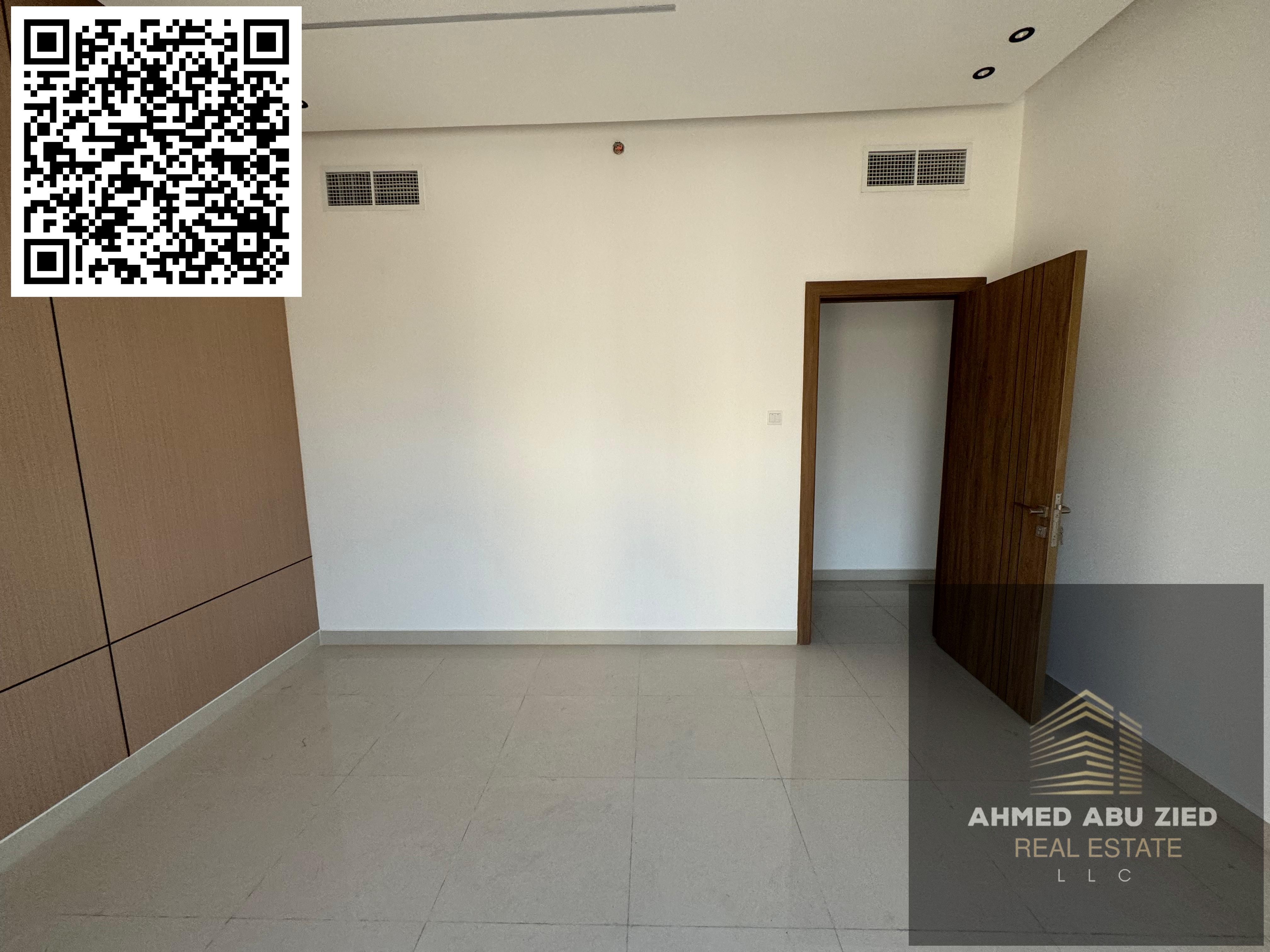 3-bedroom apartment with a living room for annual rent in Al Rashidiya 1, Ajman. Open view overlooking Khalifa Bin Zayed Street. 3 bathrooms, balcony,