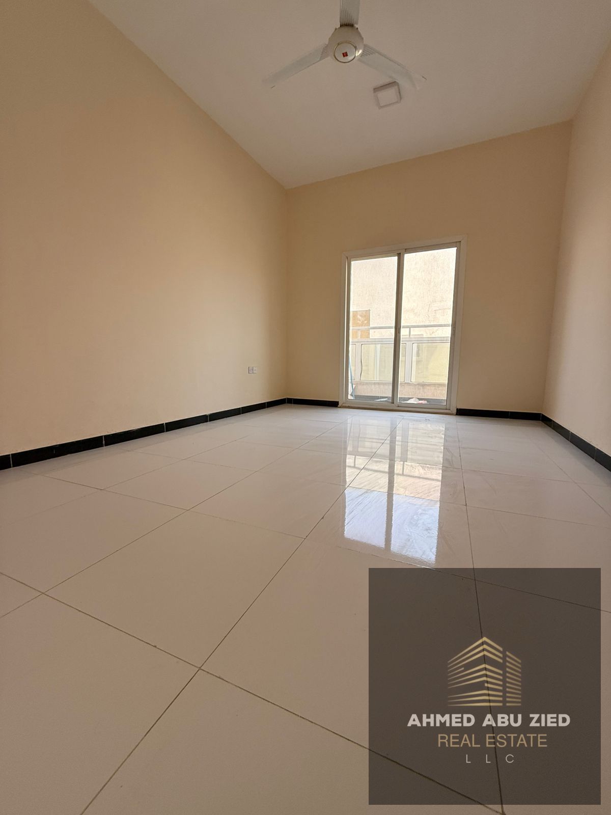 Two rooms and a hall for annual rent in Ajman, Al Jurf 3 area, spacious area with a balcony with an open view and payment facilities of up to 6 checks
