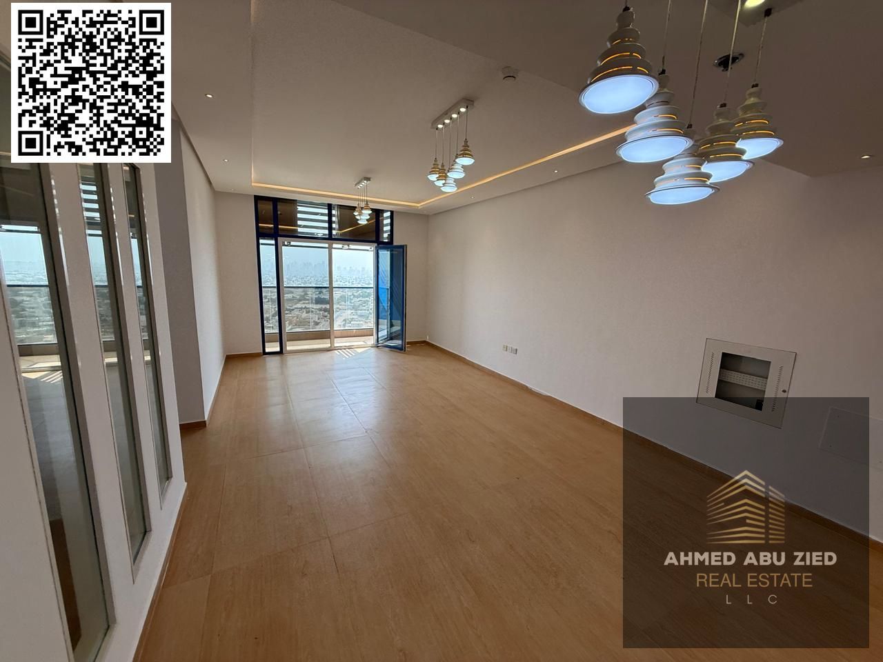 3-bedroom apartment with a living room for annual rent in Al Nuaimiya 3, Ajman. 2 bathrooms, balcony, luxury hotel-style finishes, free parking, AED 6
