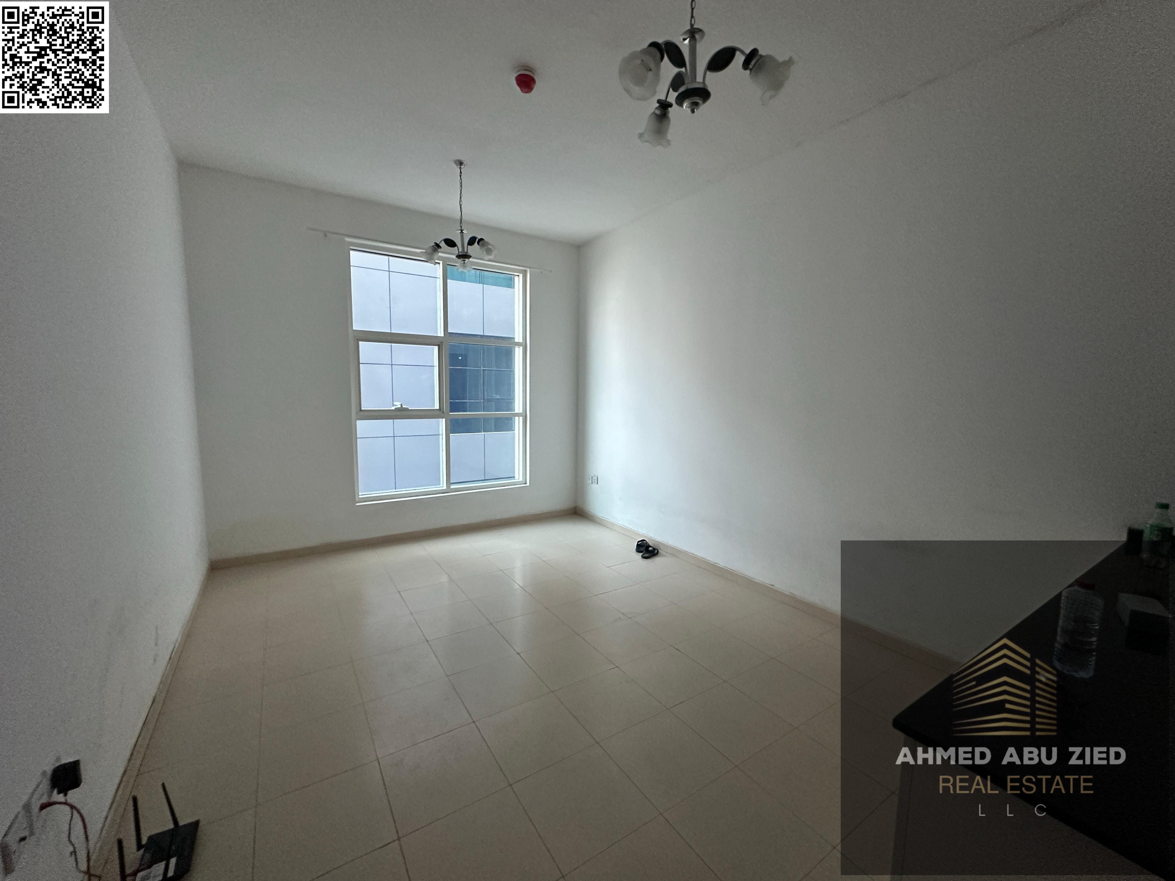 One bedroom and living room for annual rent in City Tower, in a prime location close to services, with a kitchen, two bathrooms, and a balcony. No par