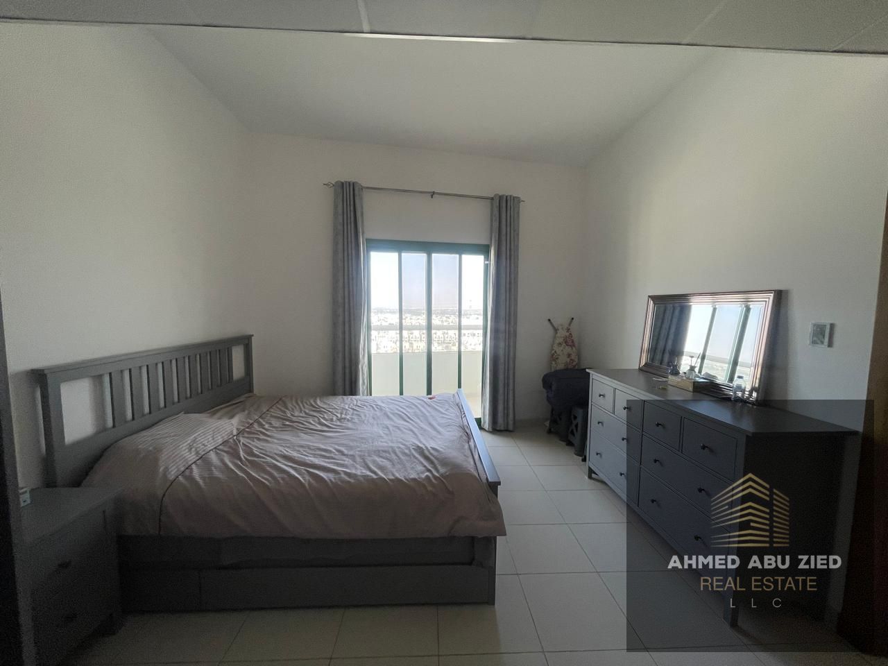 Furnished one-bedroom apartment with a balcony and open view available for annual rent in Al-Amrah at a great price and prime location.