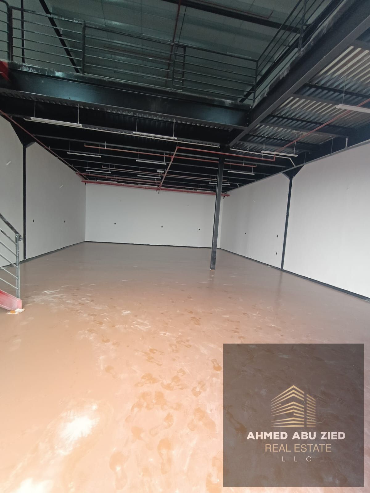 4 warehouses for annual rent in Al Jurf Industrial Area 1 on a main road near the Dubai and Sharjah exit, large spaces and high electricity.