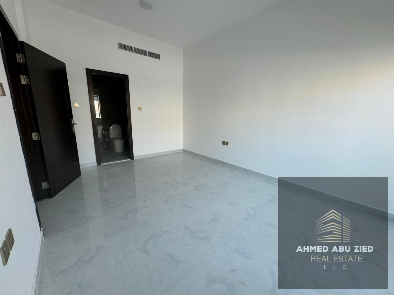 Two-bedroom, one-living-room apartment for annual rent, first-time occupancy, in Al Muweihat 3, Ajman. Fully equipped kitchen, 3 bathrooms, with hotel