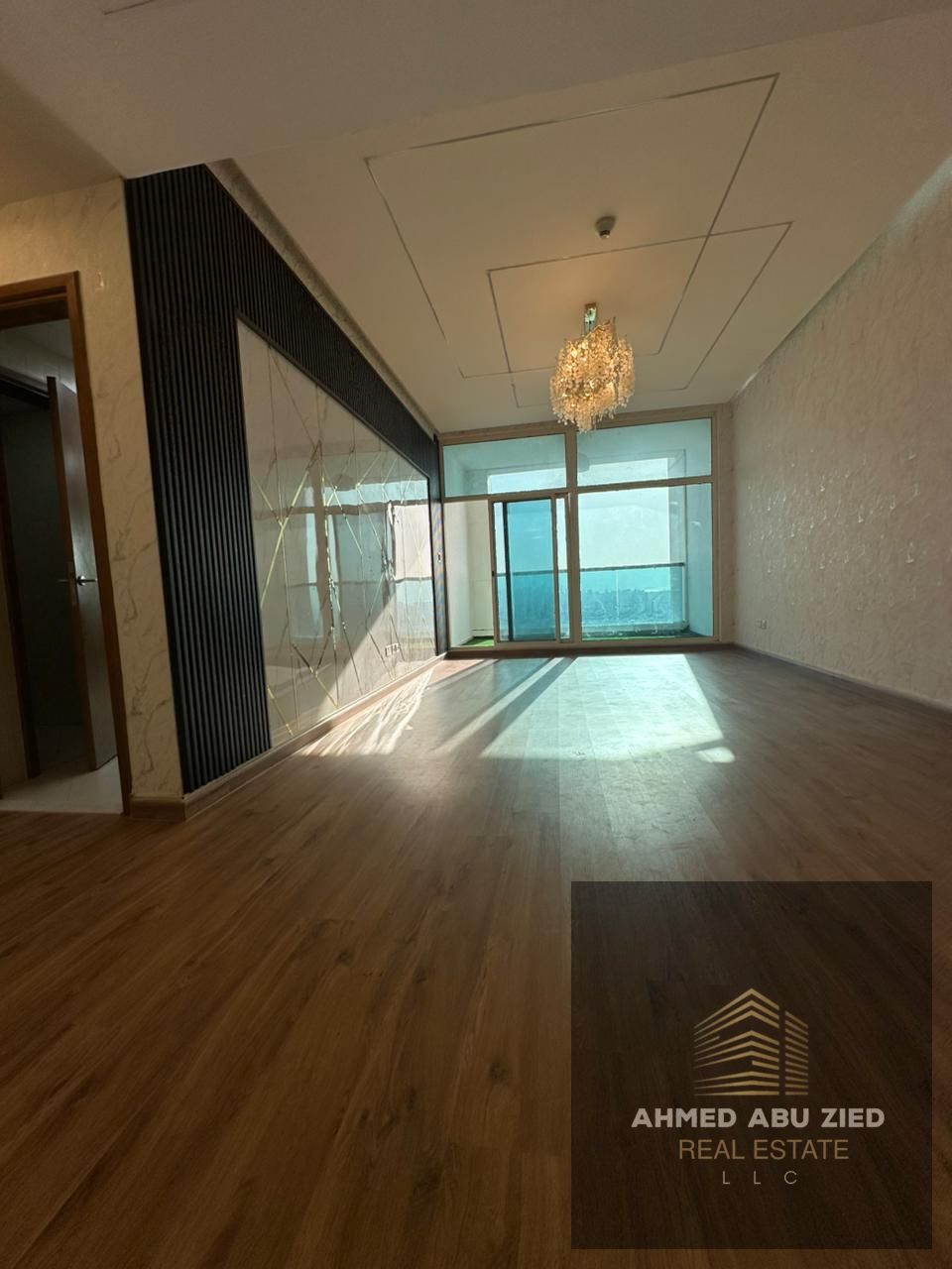 3BR with laundry, annual rent, Rashidiya 3 Ajman, 5 baths, private parking, central AC, Ajman One, near Corniche