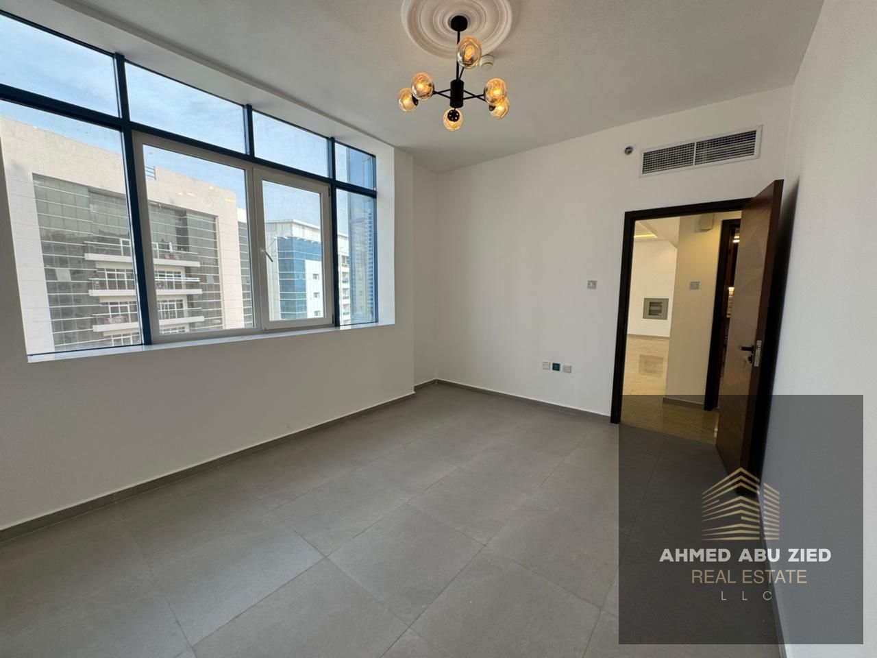 Luxury 2BHK + living room for annual rent in Al Nuaimiya 3 with sea view. 2 living areas, large kitchen, 2 baths, balcony, free parking.