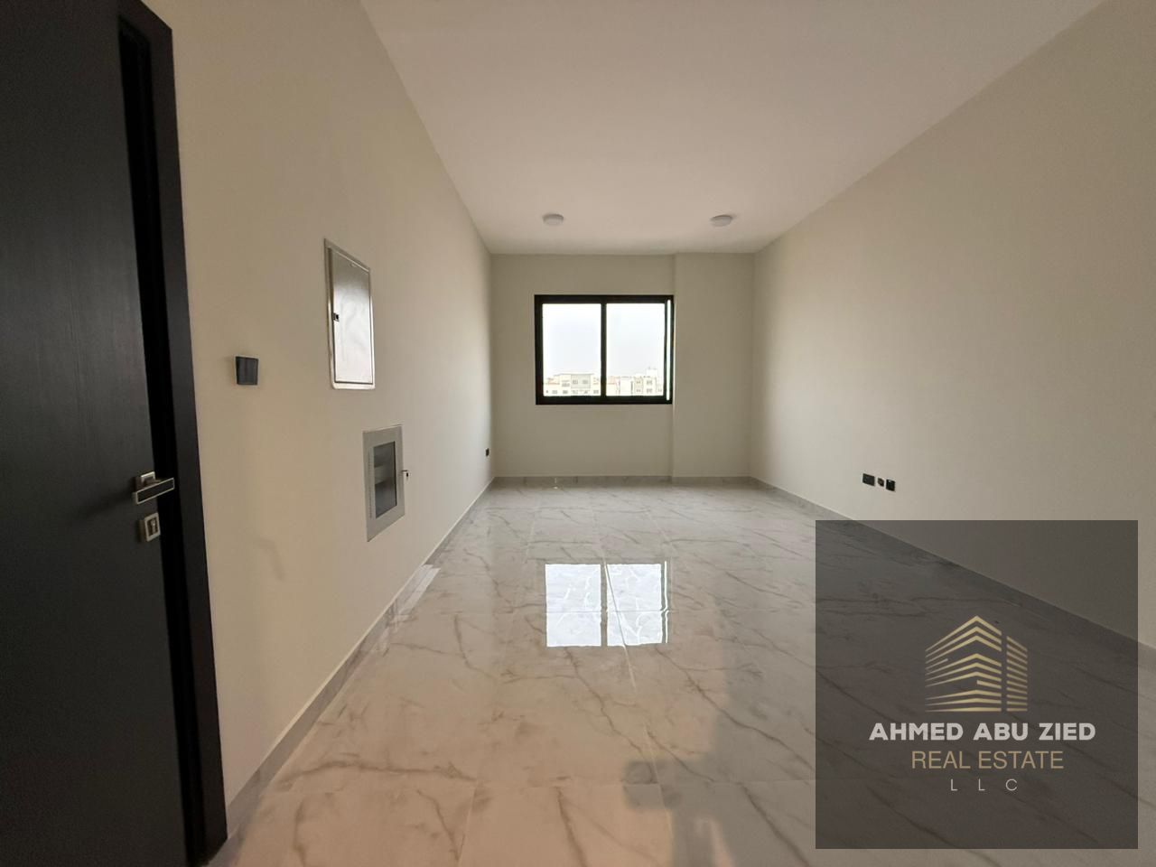 **Luxury 1-Bedroom Apartment with Living Room in Ajman – Al Jurf 3, First Tenant, Master Bedroom, 2 Bathrooms, Balcony, Central AC**