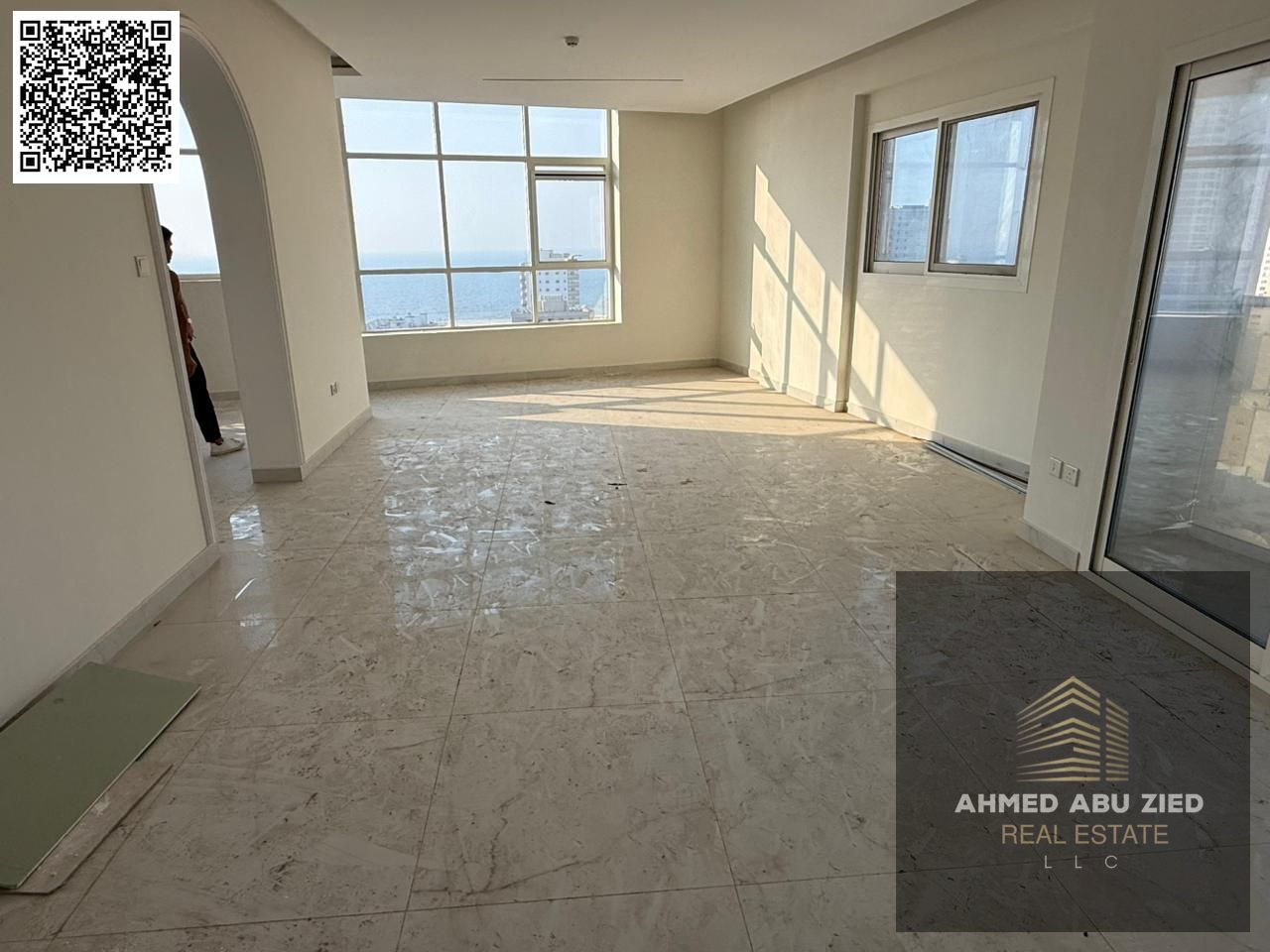 Three large rooms for annual rent in Al Rumaila Corniche, Ajman: Laundry room 2 balconies Built-in wardrobes Free parking