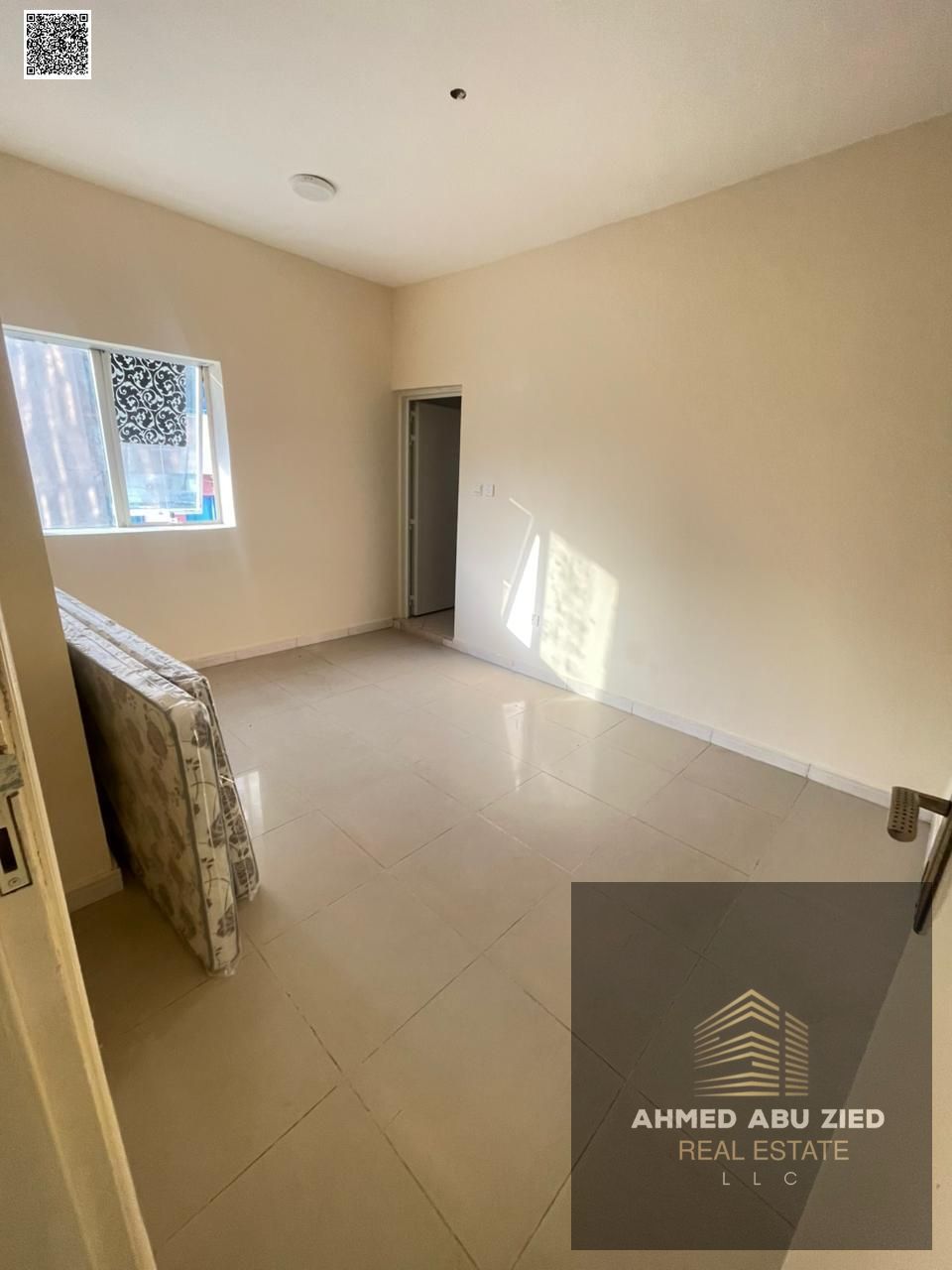 Two bedrooms and a living room for annual rent in Ajman, Al Nuaimiya, near the Afghan Kebab Restaurant, Kuwait Street. Excellent location.