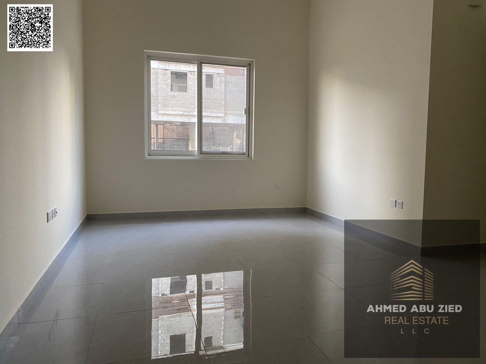 One bedroom and living room in Al Rawdah 1, in a prime location with all services available.