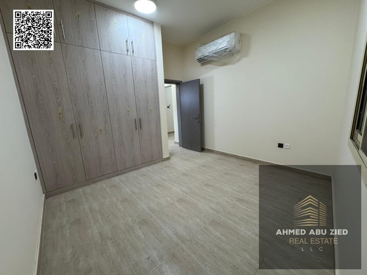 "Enjoy luxury and comfort with the first occupant! Super Lux bedroom and living room in Al Rashdiya 3 with balcony and split air conditioning - don't