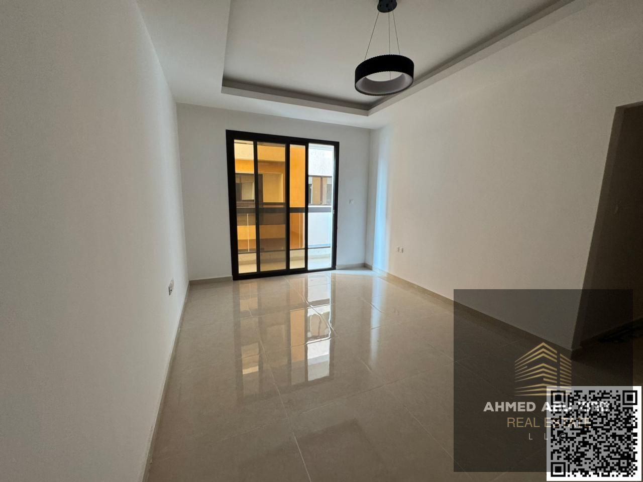 Al Jurf 3 Ajman, 2-bedroom apartment with a living room, first occupancy, 3 bathrooms, balcony, with one month free. A great opportunity for families